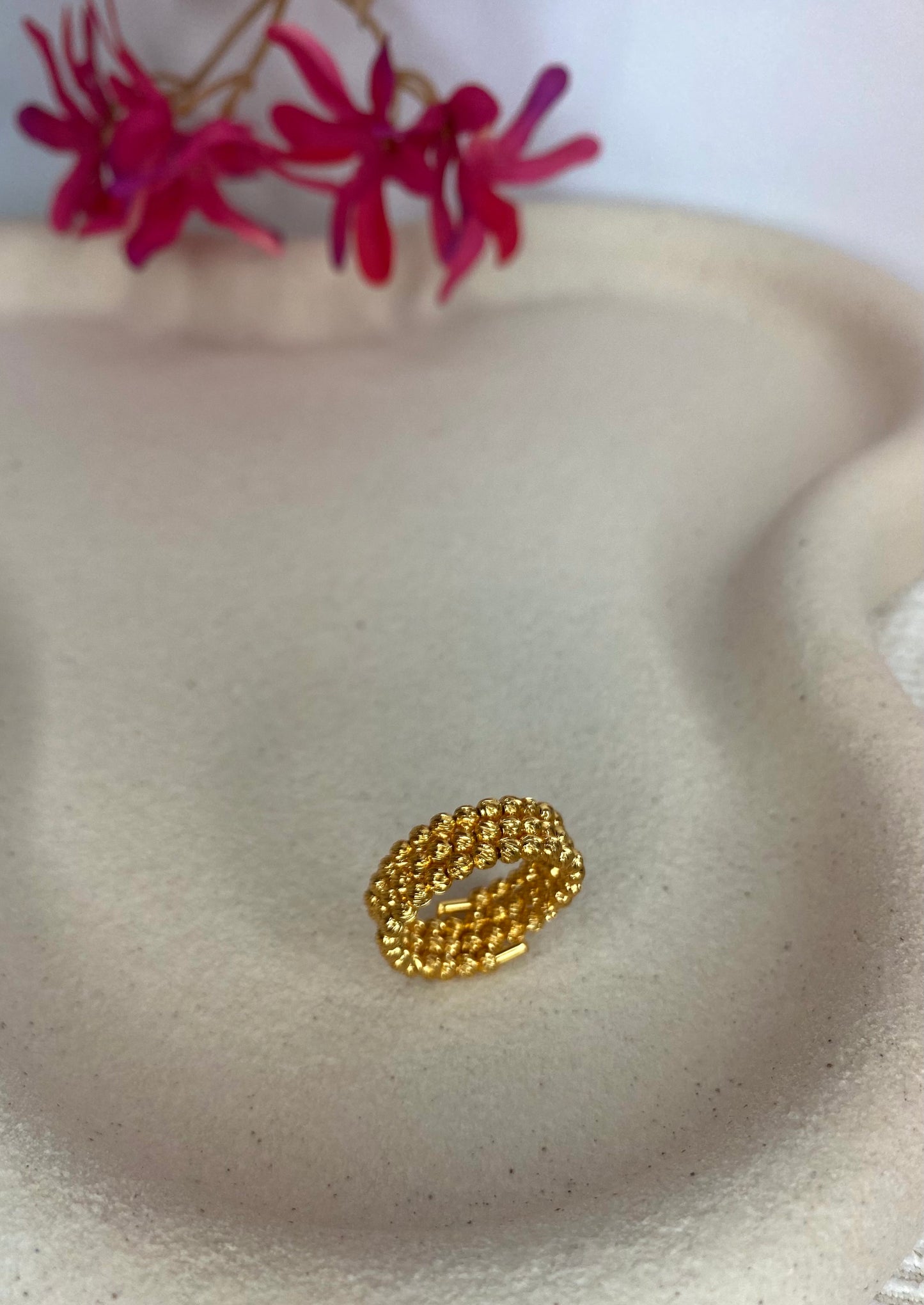 Amna ring