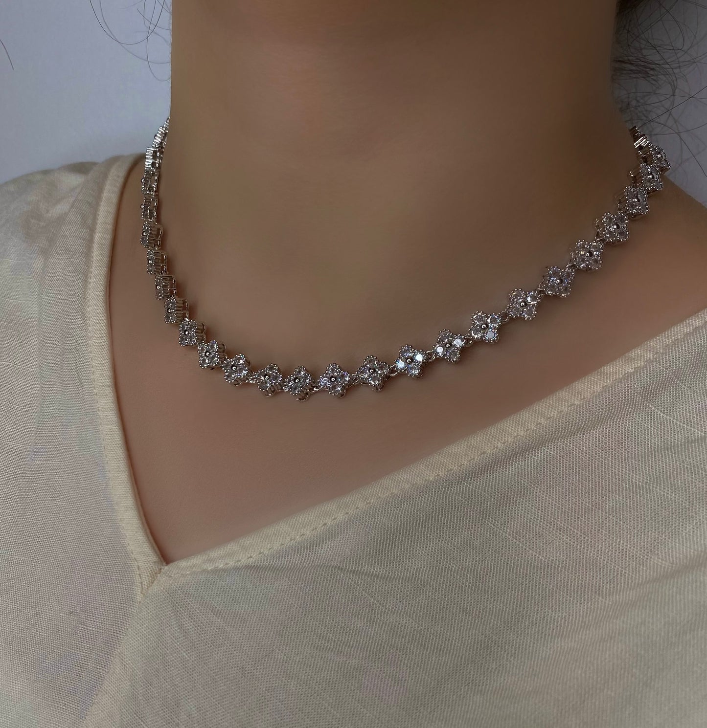 Daisy silver necklace