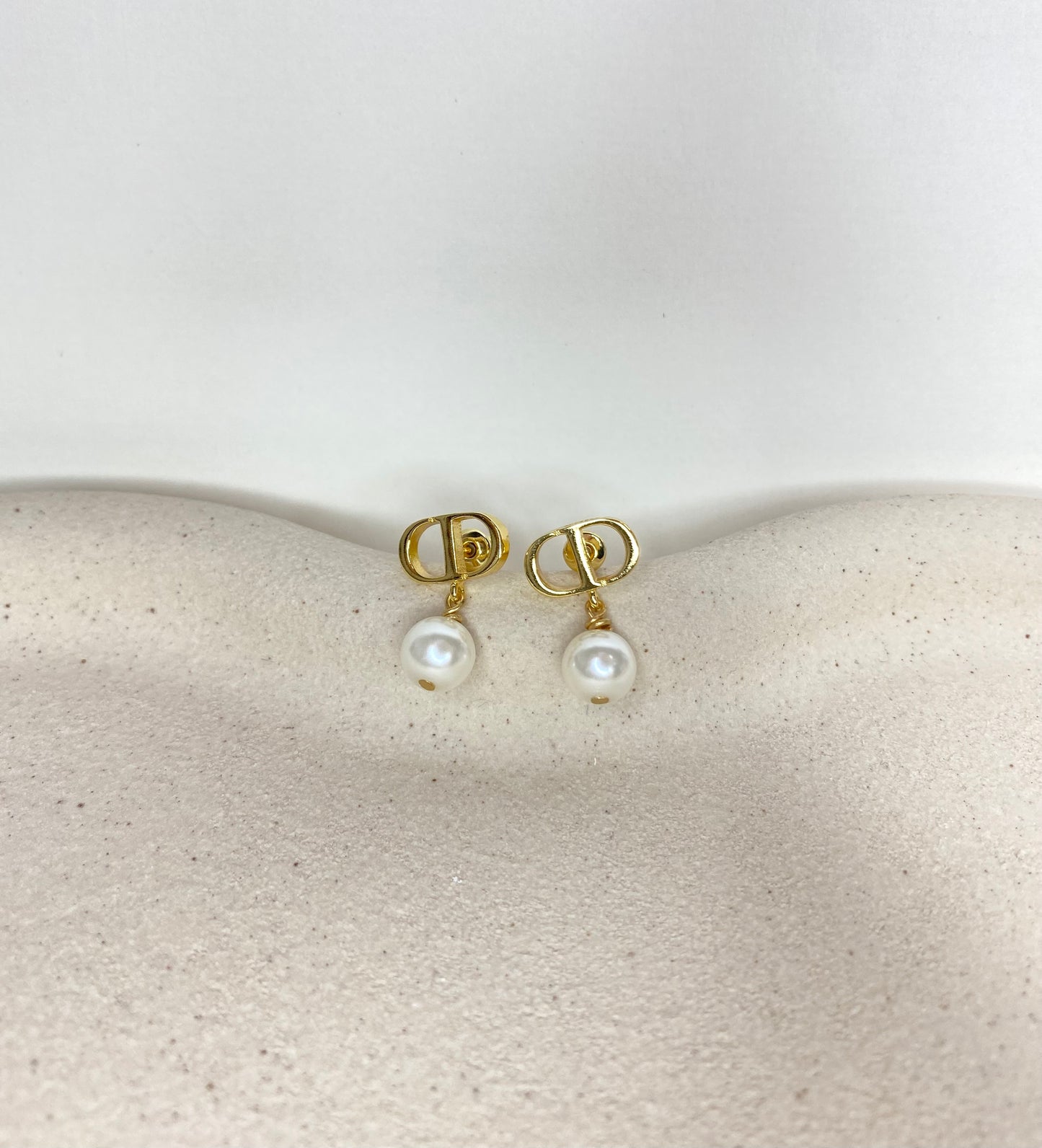 Single pearl earrings