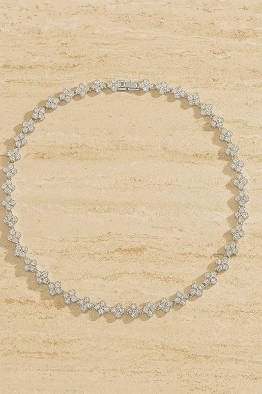 Daisy silver necklace